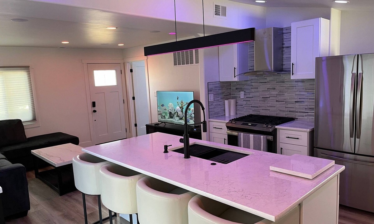 Longmont House | Shanti House: Luxury 2 bedroom and 2 bath home with Steam shower. Walk Downtown!