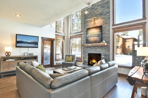 Breckenridge House | Shekel Haus – Luxury Mountain Retreat w/Views Hot Tub