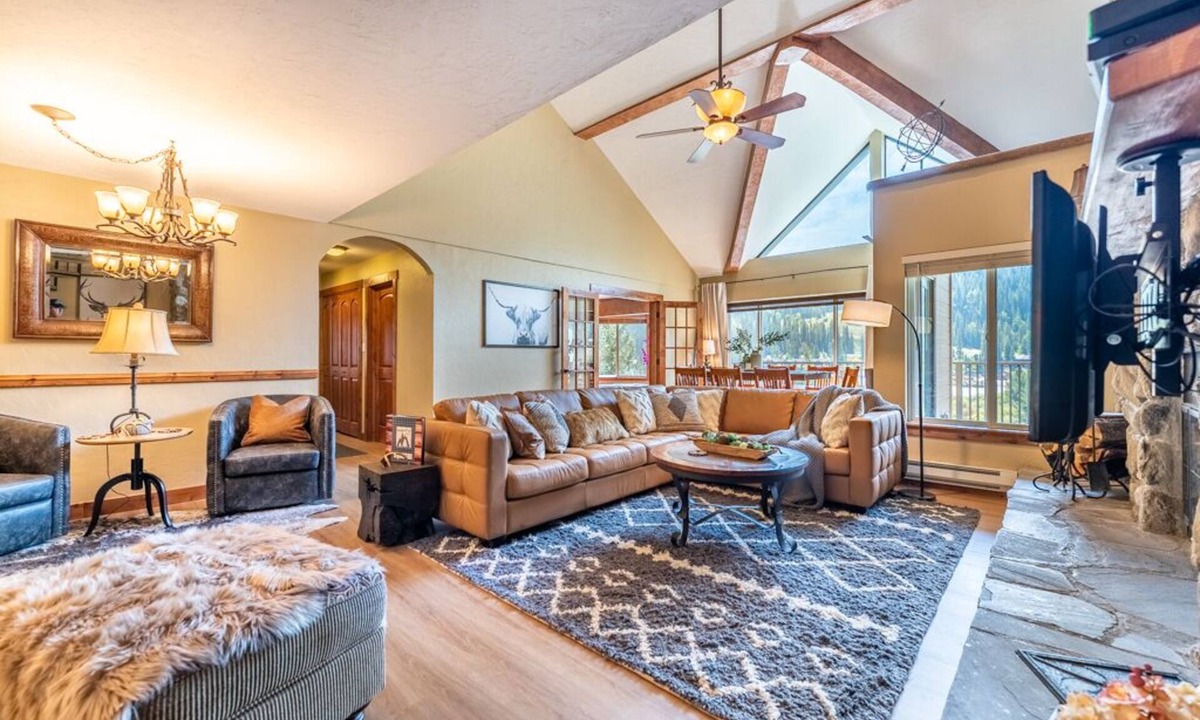 Mountain House Condo | Short Walk to Lifts, Balcony w/Panoramic Slope Views, Private Indoor Hot Tub
