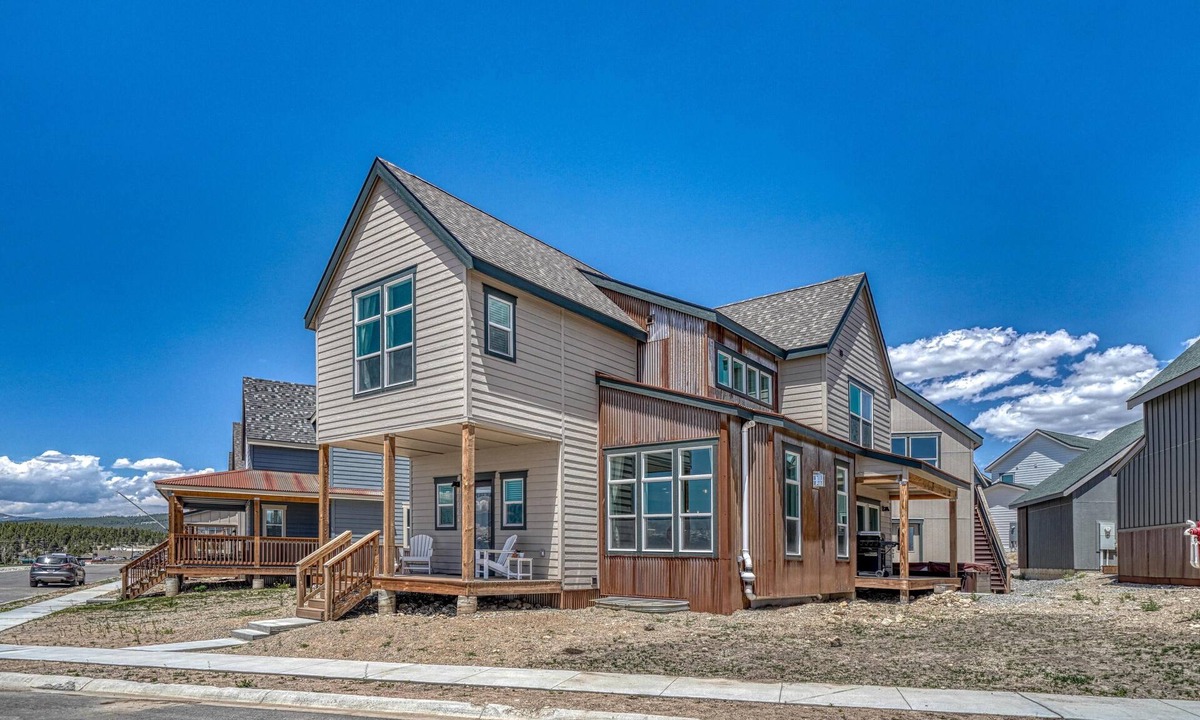 Leadville House | Silver Vault- PET FRIENDLY-Brand New Railyard home W/HOT TUB- minutes to Copper & Ski Cooper!