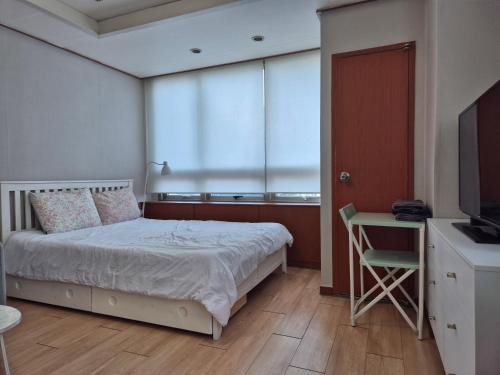 Nonhyeon-dong Apartment | Sinsa Garosugil Urban House
