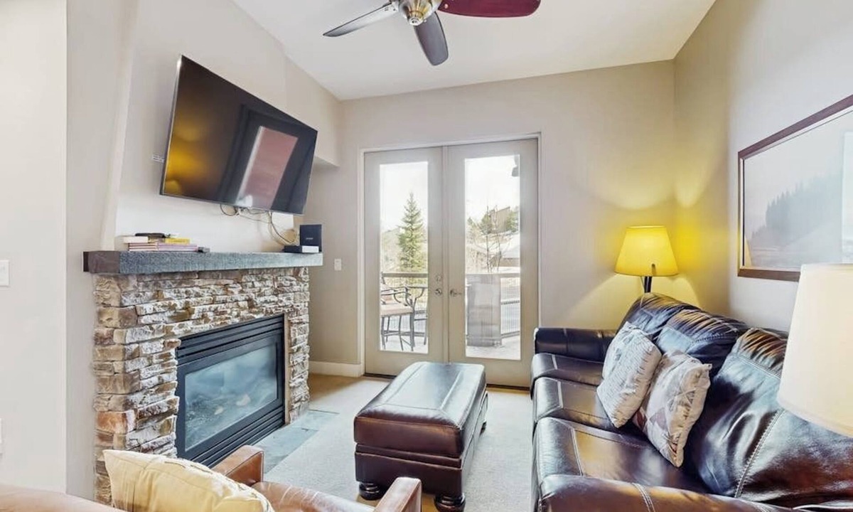 Silvercreek Condo | Ski-in/ski-out condo w/gas fireplace, shared hot tub/pool, & mountain views