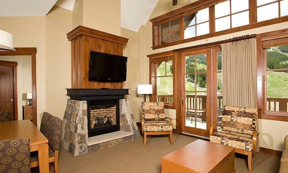 Peak 8 Condo | Ski-in/Ski-out Studio + Kitchen, Fireplace