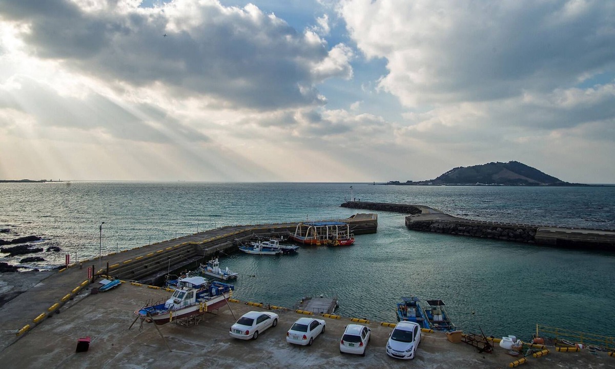 Hallim House | Sleep in the Sea