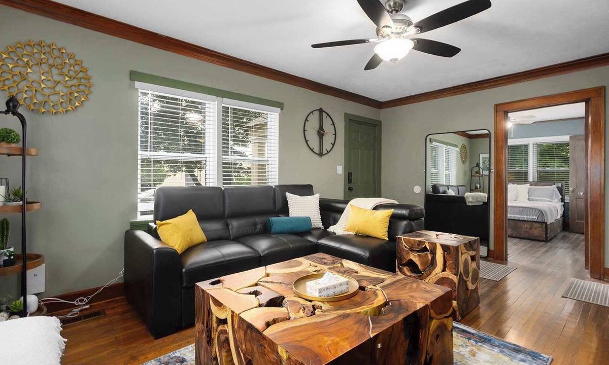 Overland Park House | Sleeps 5 2BR Home in Overland Park