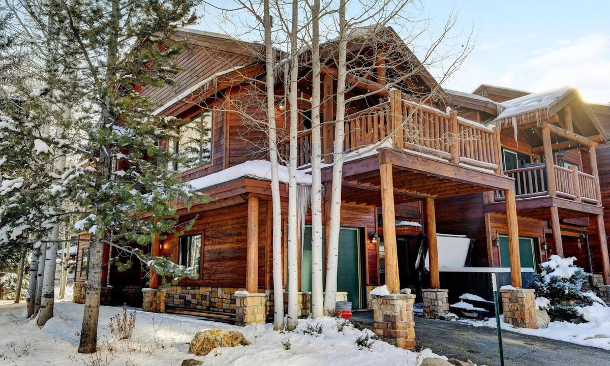 Old Town House | Slopeside Chalet 100 I Hot Tub I Great Views I Bunk Room I Work Space I Discounted Attractions