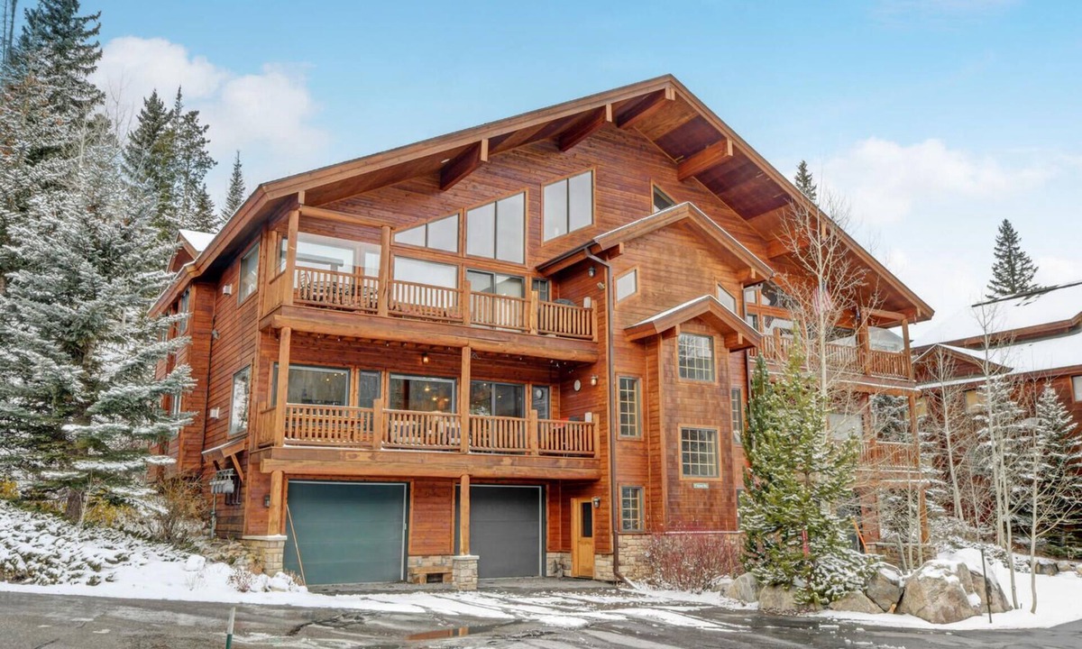 Old Town House | Slopeside Chalet 97A I Hot Tub I Great Views I Bunk Room I Work Space I Discounted Attractions
