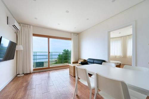 Sokcho House | Slow Wave Ocean View Family Pension