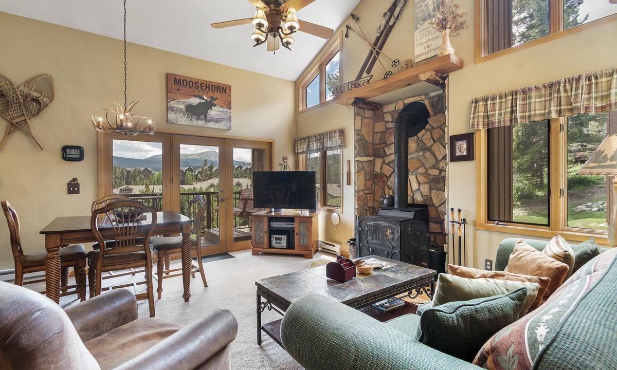 Four O'Clock House | Snowflake Condo | Ski-Out to Chairlift