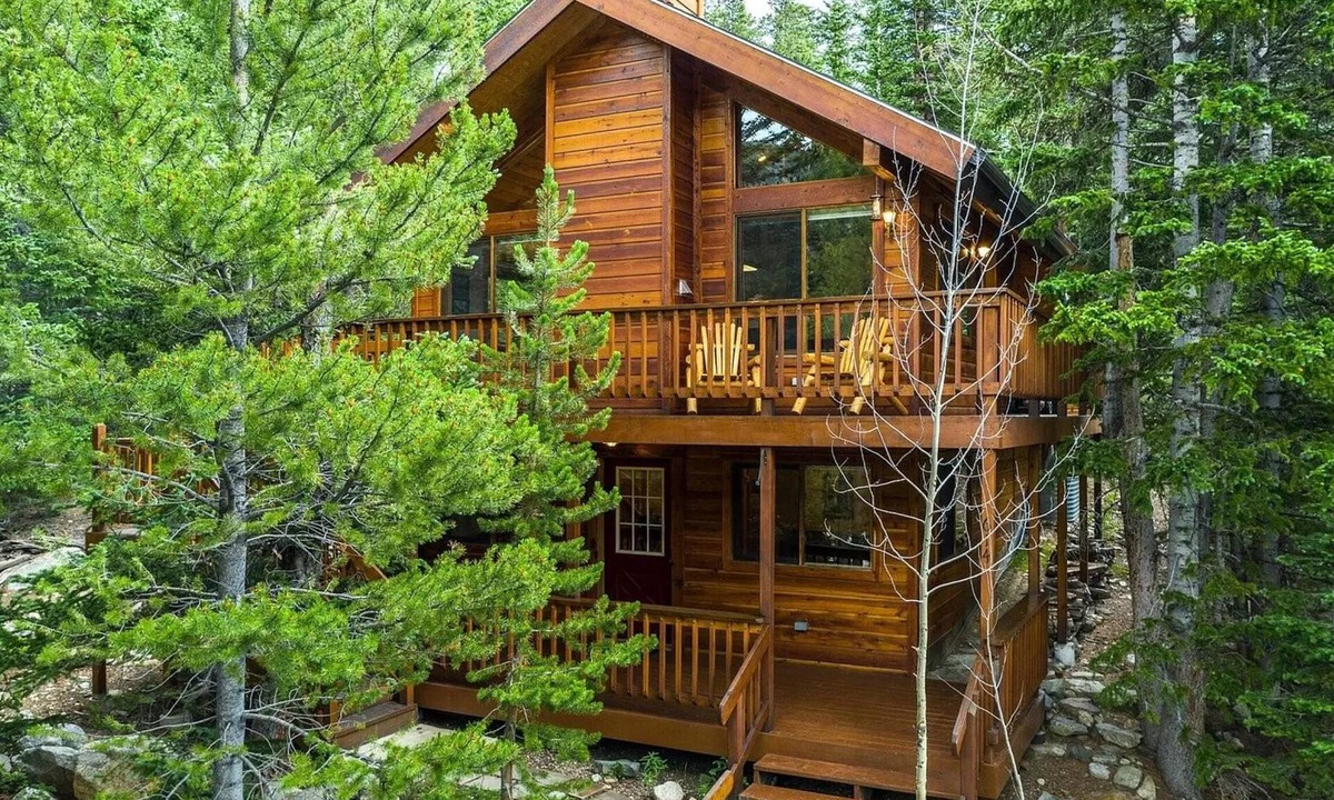 Saint Mary's Cabin | Snowy Rocky Mountain Retreat - Near Skiing, Sledding & More!