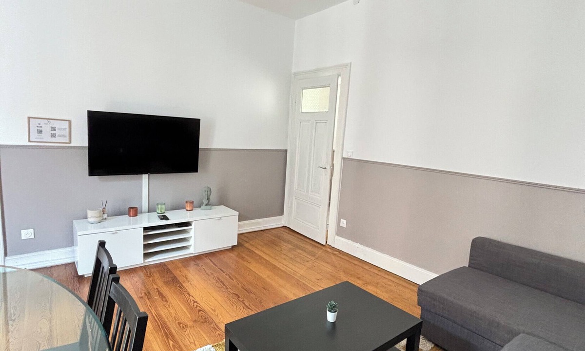 Strasbourg Apartment | Soh Rent Appartement 3 proche gare et Centre de Strasbourg TV Wifi - Balcon