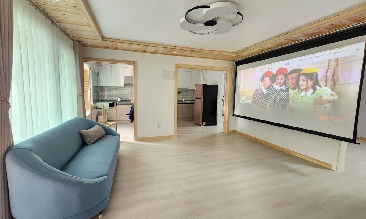 Sokcho House | Sokcho Family House Near Seorak Port, Seafood Market & Beach (Walkable)
