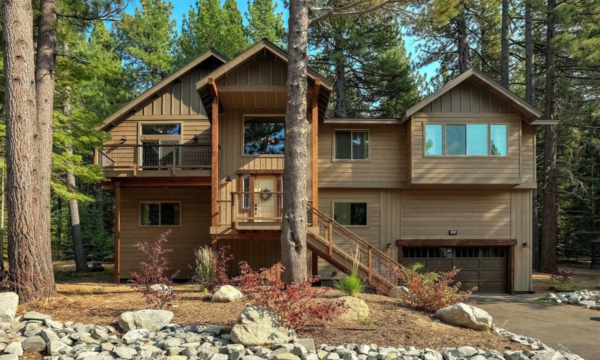 Tahoe Paradise House | South Lake Tahoe Escape - Gourmet Kitchen & Spa