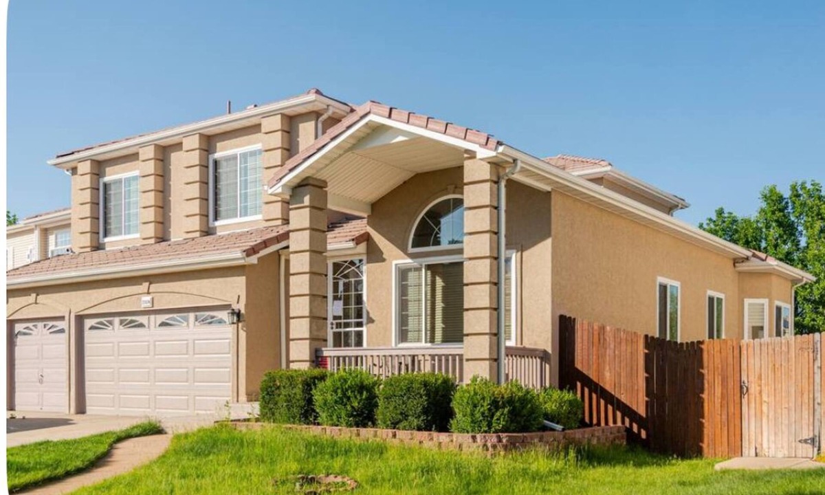 Green Valley Ranch House | Spacious 4-bedroom 3.5BR HOT tub
