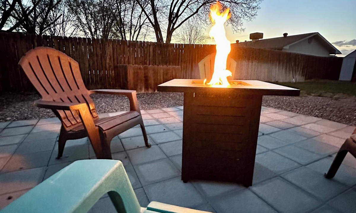 Fruita House | Spacious 4-bedroom, pet friendly, outdoor games, fire pit in charming Fruita