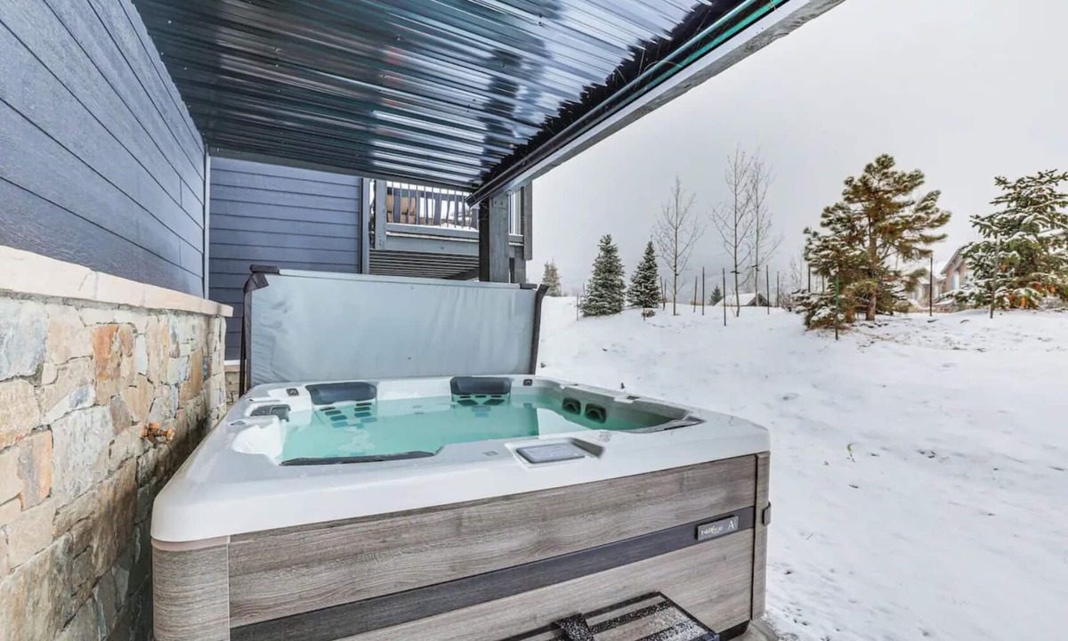 Three Peaks House | Spacious 4-bedroom townhome w/hot tub & 7 miles to skiing!