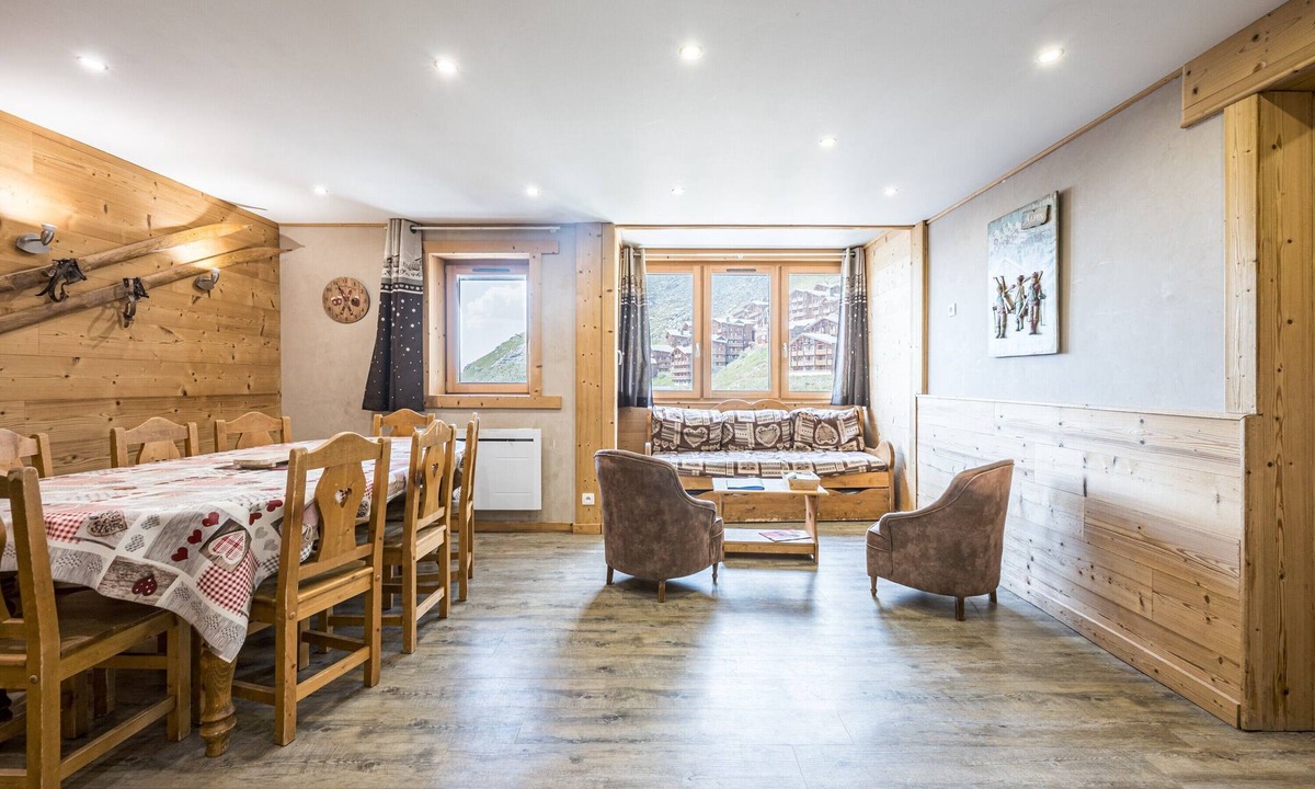 Val-Thorens Apartment | Spacious 5-Bedroom Apartment in Val Thorens Center with Mountain View – Sleeps 10