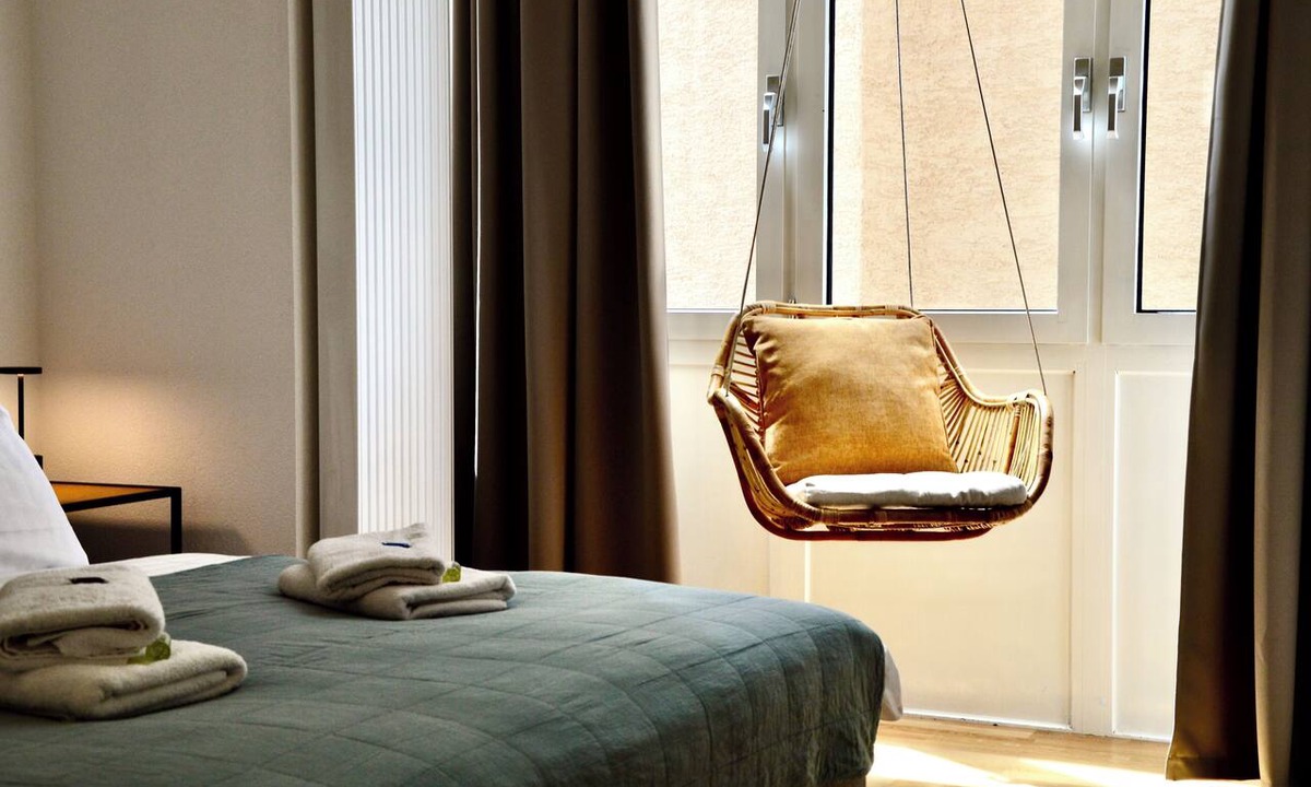 Gablenberg Apartment | Spacious Design Retreat for Groups & Families
