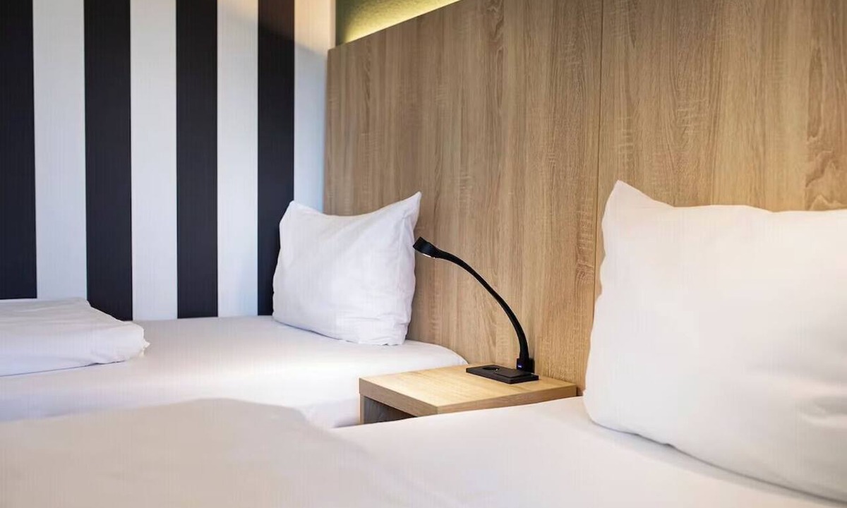 Stuttgart Hotel | Spacious Group Stay | Pets Welcome | Stuttgart Access | Parking Available