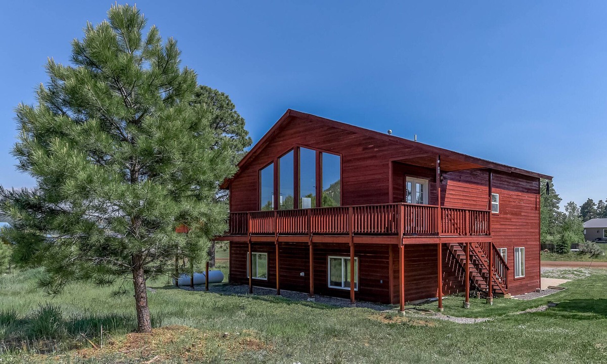 Pagosa Highlands House | Spacious home near town & ski with gas fireplace, deck, free WiFi