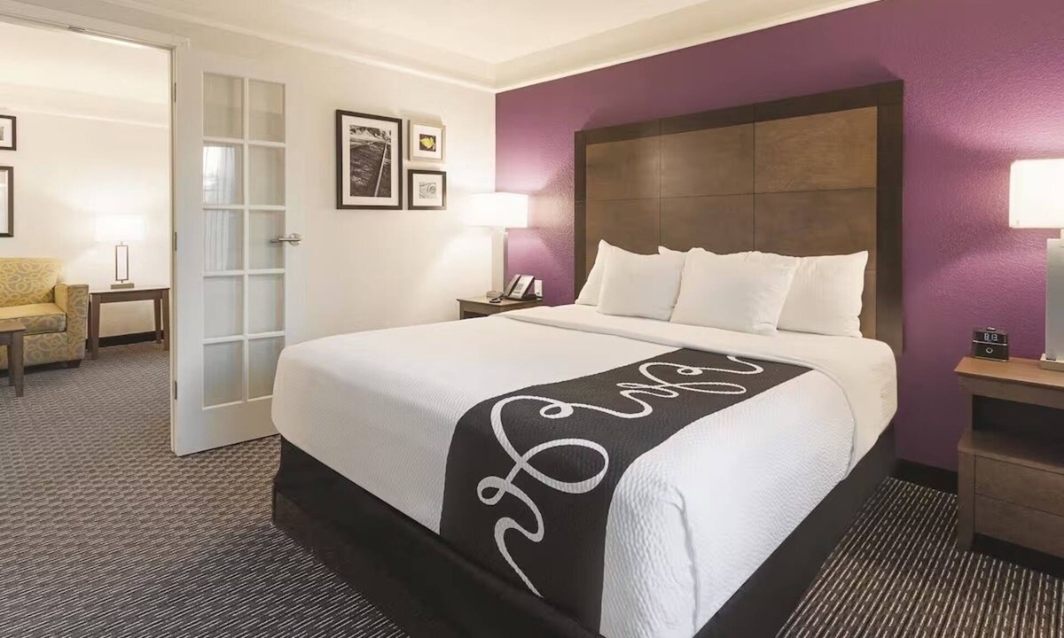 Grand Junction Hotel | Spacious King Suite at La Quinta Inns & Suites, Relaxing Pool, Near Golf Courses