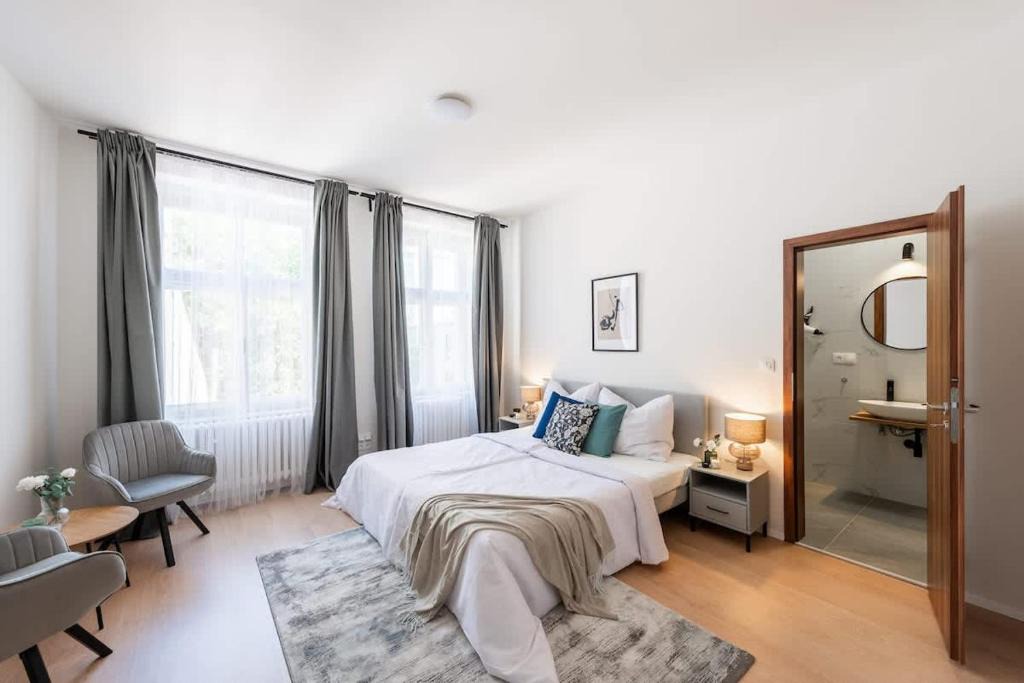 Petrska ctvrt Apartment | Spacious Luxury Old Town 2BR Retreat