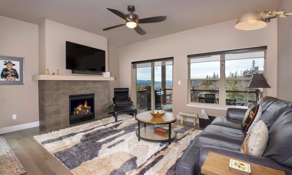 Rendezvous House | Spacious & Modern townhome, sleeps 10, private hot tub