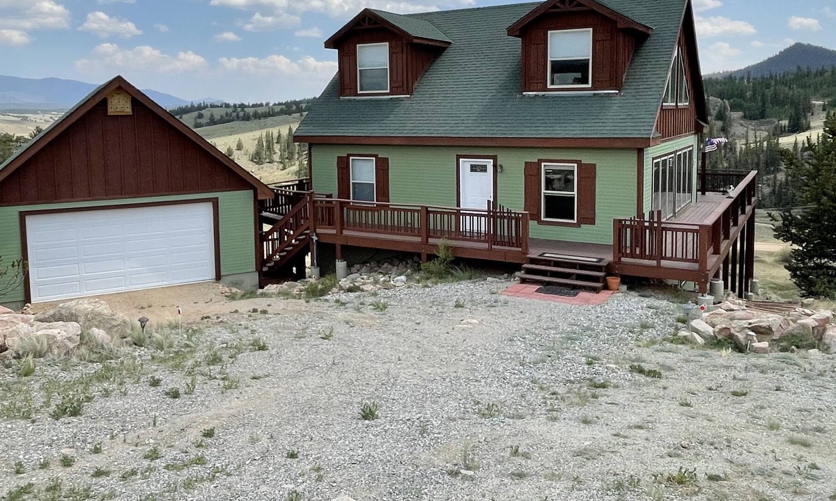 Jefferson House | Spectacular Mountain Cabin With Views and Soothing Water Sounds Await You!