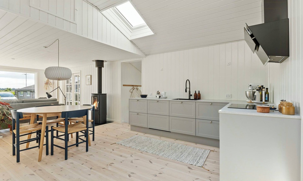 Aarosund House | Split-level holiday home with view of Årø