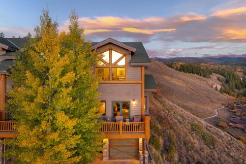 Fraser House | Spruce Ride Villa 714-H I Great Views I Bunk Room I Activity Program