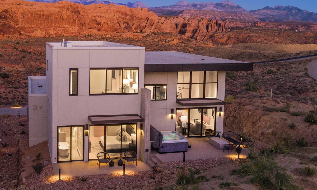 Moab House | Stargazer’s Estate | Hot Tub + Trails Outside Your Door