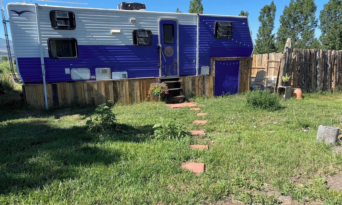Paonia House | Stay in Grace: Beautiful Camper with World-Class Views in Wine Country of Paonia
