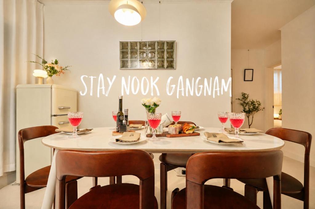 Nonhyeon-dong Apartment | Stay Nook Gangnam #4min to Seonjeongneung#4 Double Beds #선정릉역 도보 4분#공항버스이용편리#호텔급 침구#각 방 에어컨 #무료 Wi-Fi#최대8인#2025년올리모델링#세탁건조기