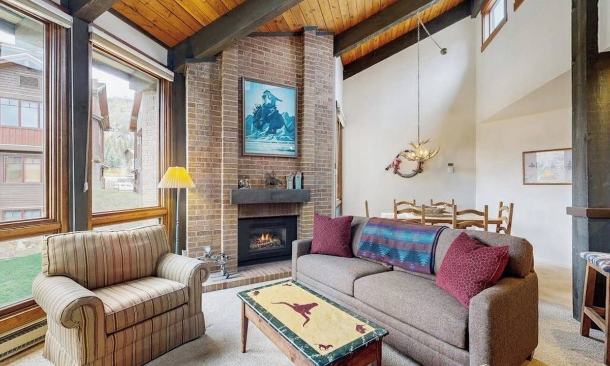 Steamboat Springs Ski Chalet | Steamboat ski lodge one block from gondola with pool & hot tubs