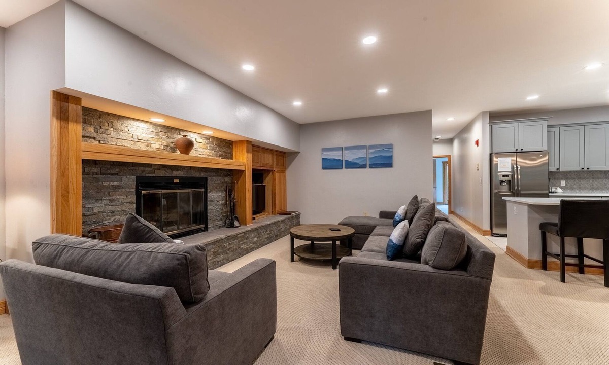Mountain House Condo | Steps from ski lift with private hot tub - Remodeled 2 bedroom condo in Keystone