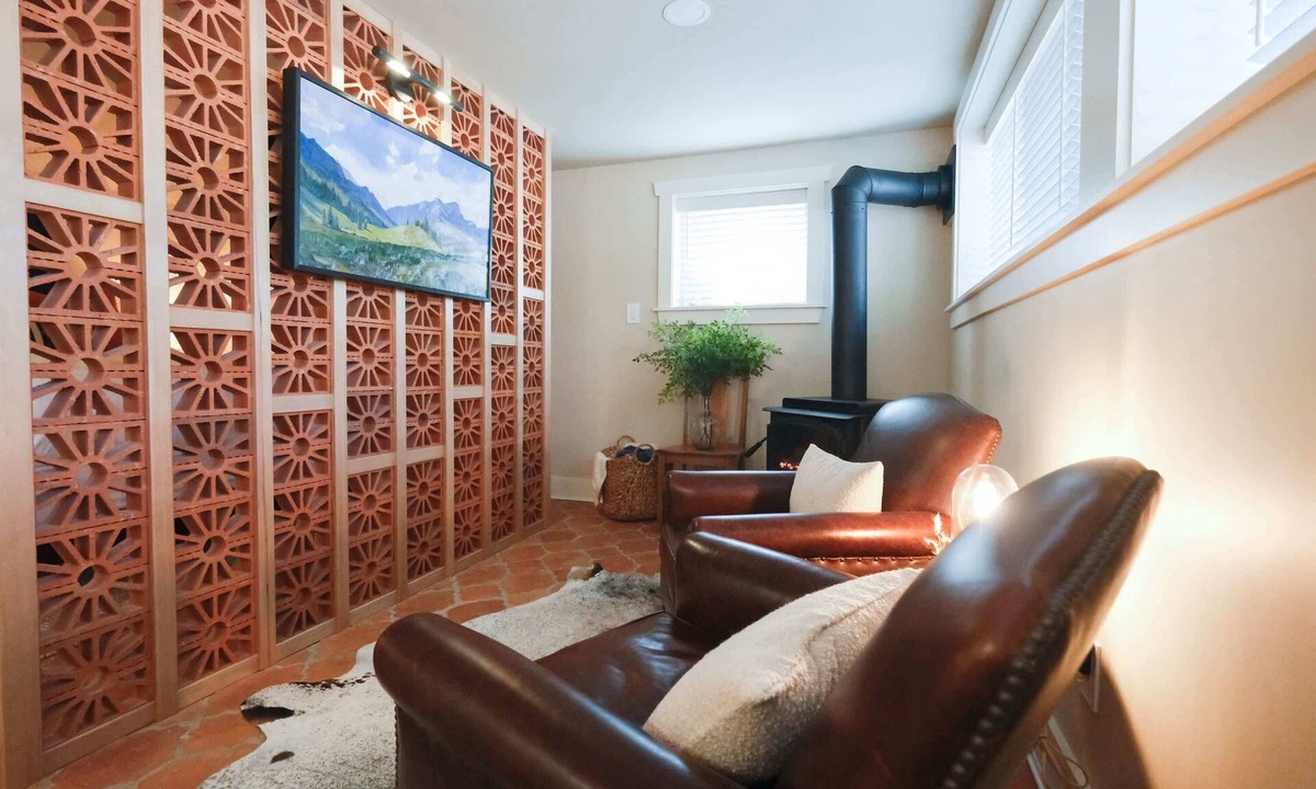 Cascade-Chipita Park Cabin | Stone Cottage w/Artisan Design in Cascade