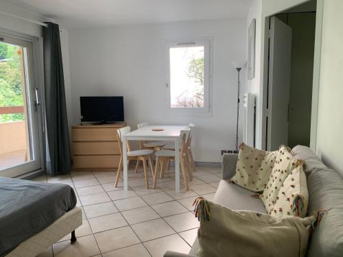 Brides-les-Bains Apartment | Studio confortable en centre avec parking, 2 pers. - FR-1-512-126