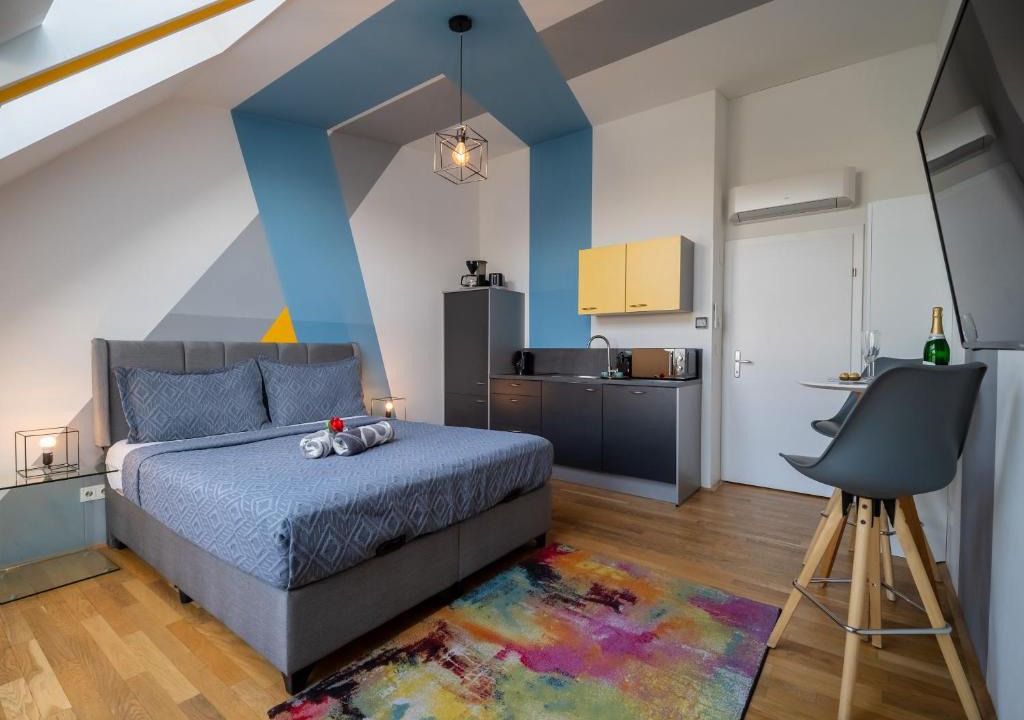 Margareten Apartment | Studio with Kitchen near Naschmarkt - Karlskirche & Metro U4