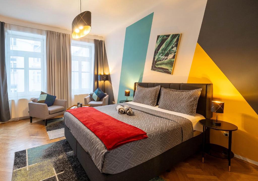 Margareten Apartment | Studio with Kitchen near Naschmarkt & U4 Metro