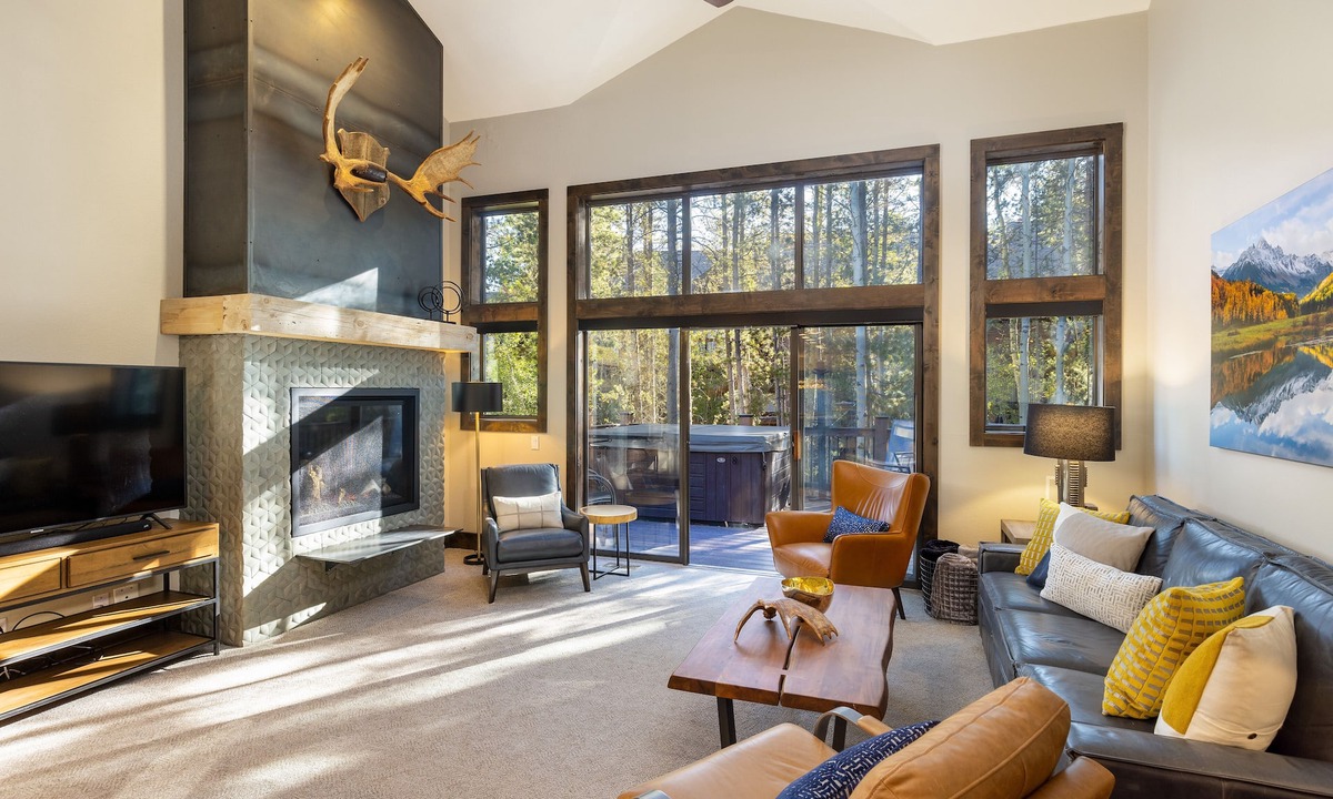 Warrior's Mark House | Stunning Townhome, Walk to Peak 9 & Town! Private Hot Tub, All Kings!