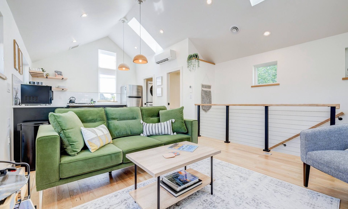 Berkeley House | Stylish 2BR Guesthouse w/Private Patio - Walk to Tennyson St