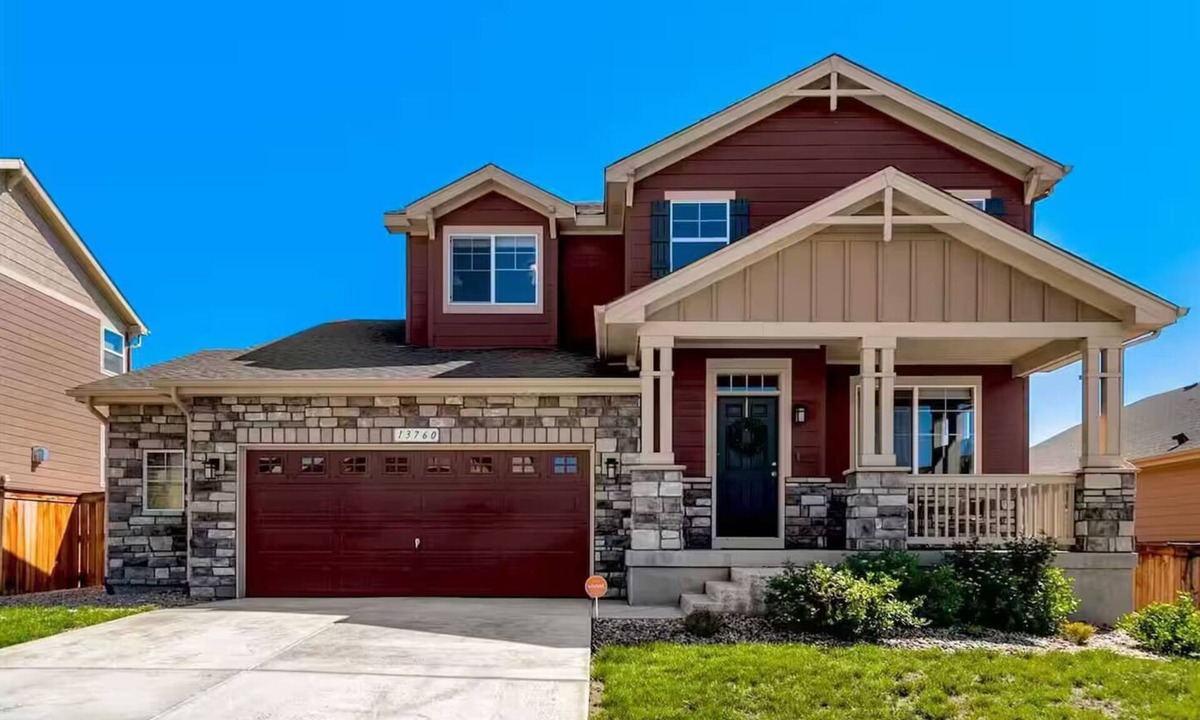 Todd Creek House | Stylish 4-Bed House/Spruce/Garden/Parking/Wi-Fi