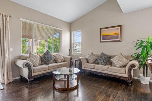 Brighton House | Stylish 4-Bedroom House - Denver Spruce - Parking - Garden - Balcony - Wi-Fi