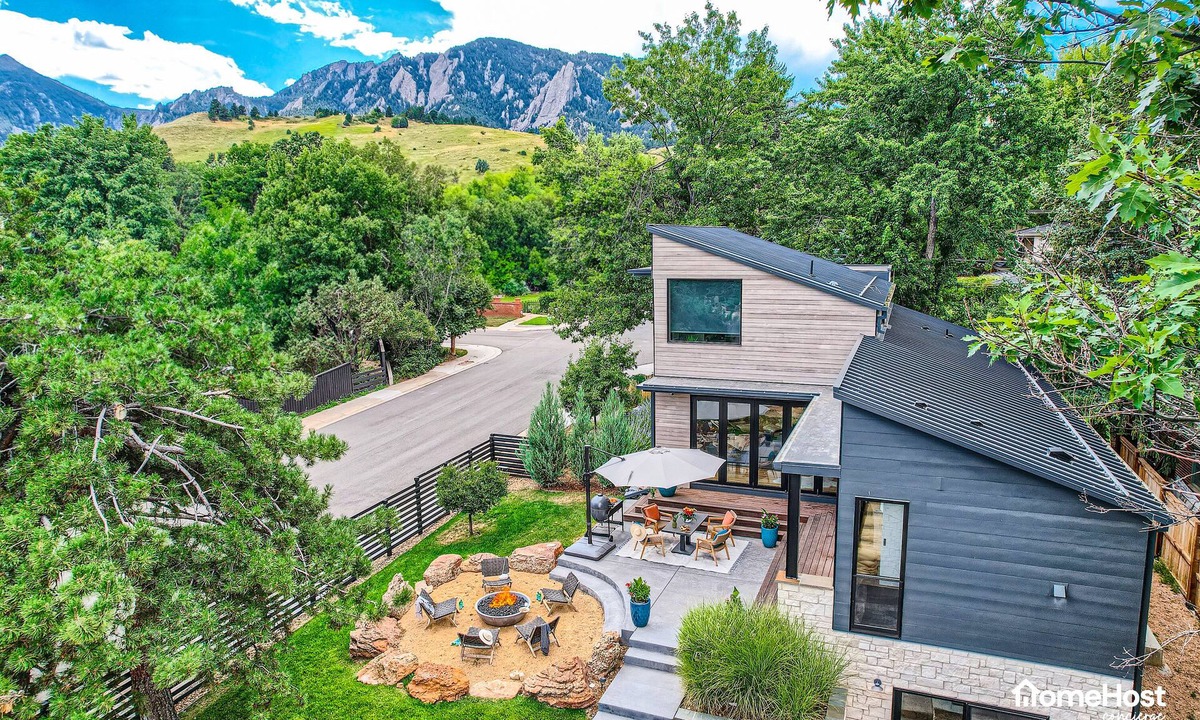 Interurban Park House | Stylish & Modern, 5-Min to CU and Hiking Trails