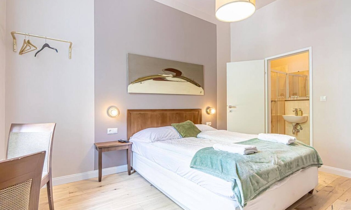 Mariahilf Apartment | Stylish Room with Private Bath | Mariahilferstraße