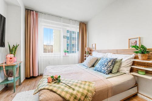Prague 5 Apartment | Stylish Studio in Smichov, Private parking, Free Gym