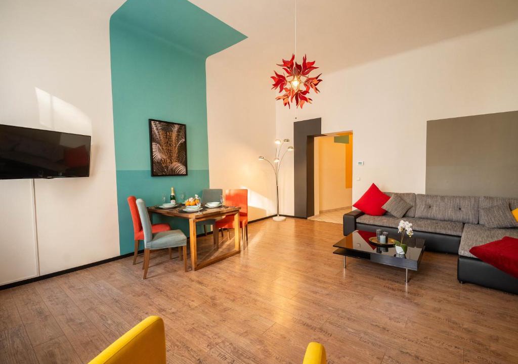 Margareten Apartment | Stylish Vienna Apartment near U4 Metro & Naschmarkt