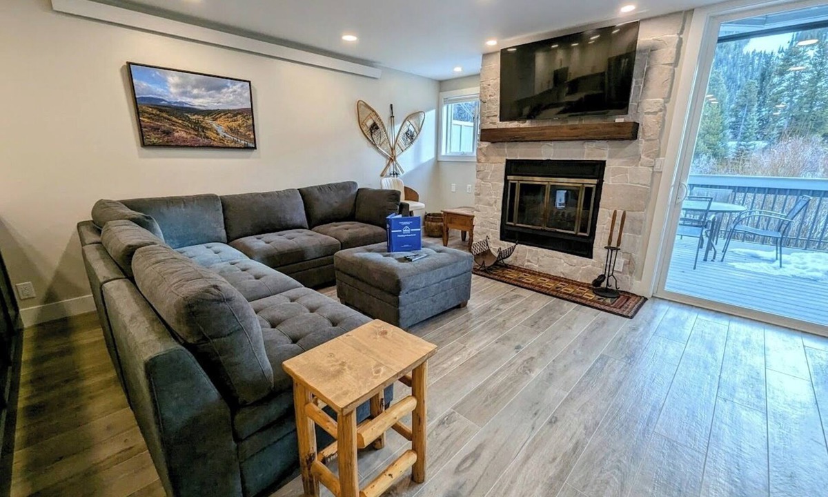 Mountain House Condo | Summer Mountain Escape | Balcony & Scenic Views