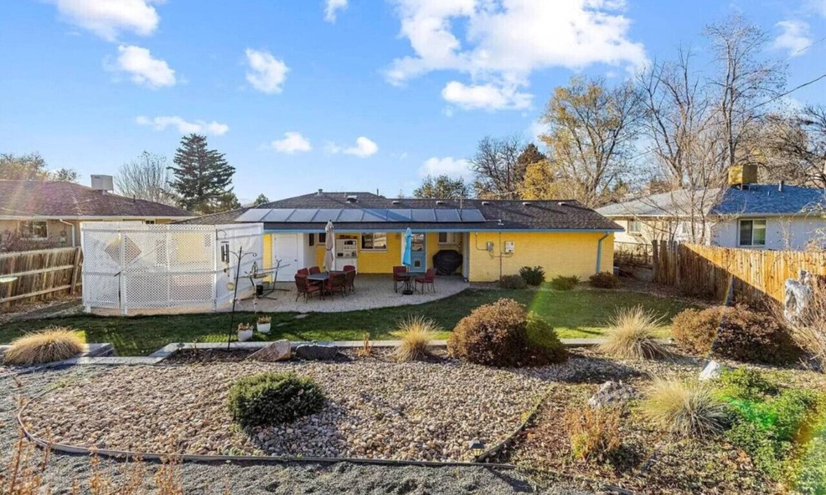 Scenic Heights Apartment | Sunny Beach House of Olde Town Arvada
