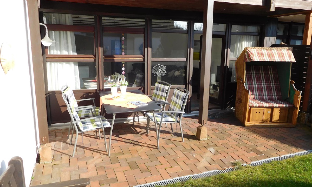 Carolinensiel Apartment | Sunny, modern first floor apartment with private, sheltered south-facing garden